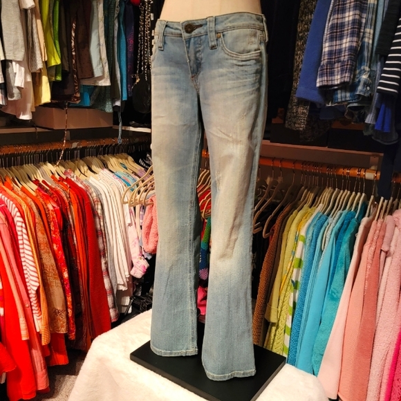 Refuge ♡ Sweet Cute 'n Sexy Denim Faded-Distressed-Embroidered Blue Jeans 7S - Picture 4 of 17